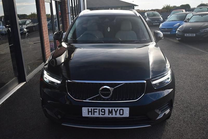 Used Volvo XC40 Momentum 190 HP (139 kW) 2019 Black SUV