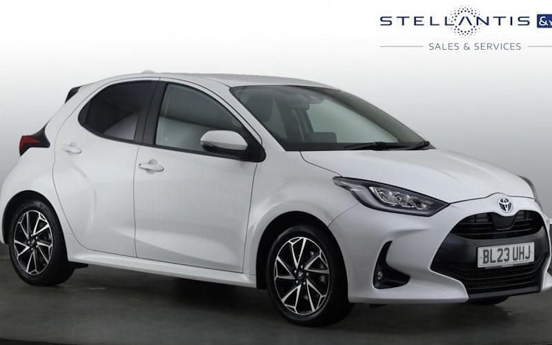 Used 2025 Toyota Yaris Hybrid Design Hatchback | £18,166 (Good price) - Image 1/4