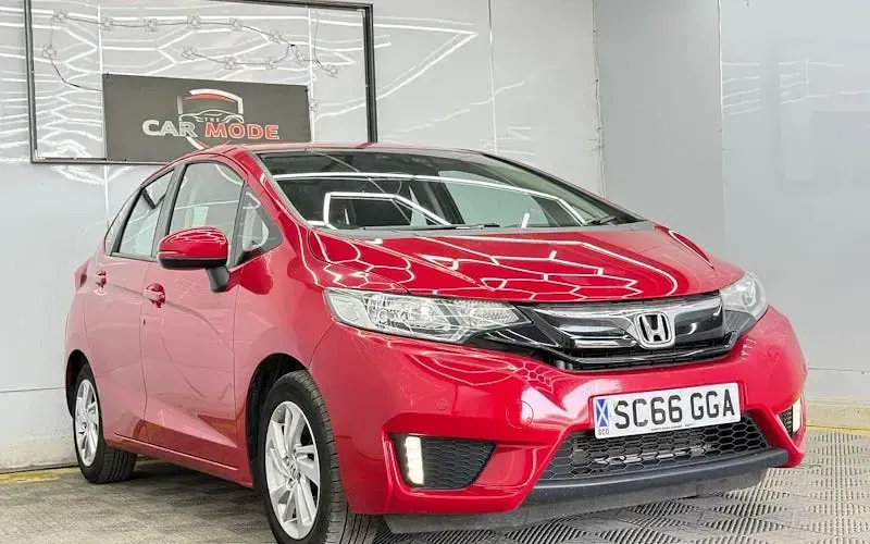 Used Honda Jazz SE 102 HP (75 kW) 2016 Red Hatchback