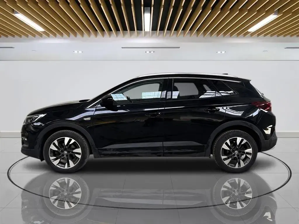 Used Vauxhall Grandland X SRi 130 HP (95 kW) 2020 Black SUV