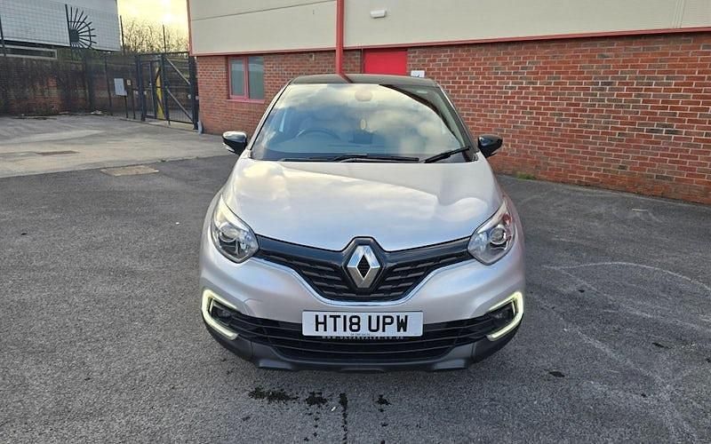 Used Renault Captur Iconic 90 HP (66 kW) 2018 Silver/black SUV