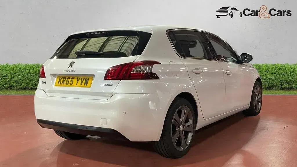 Used Peugeot 308 Allure 130 HP (95 kW) 2015 White Hatchback