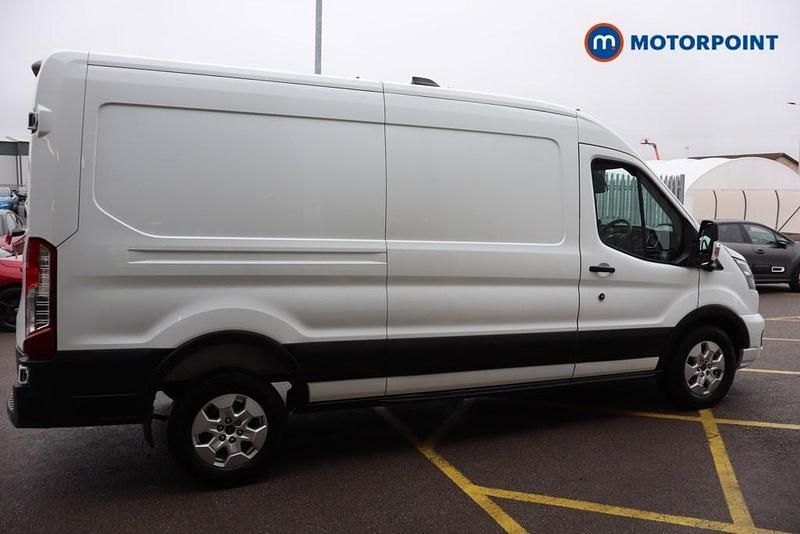 Begagnad Ford Transit Limited 165 HK (121 kW) 2024 Vit Van