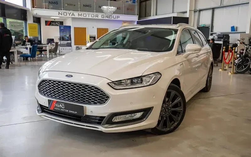 Used Ford Mondeo Vignale 209 HP (153 kW) 2018 White Estate