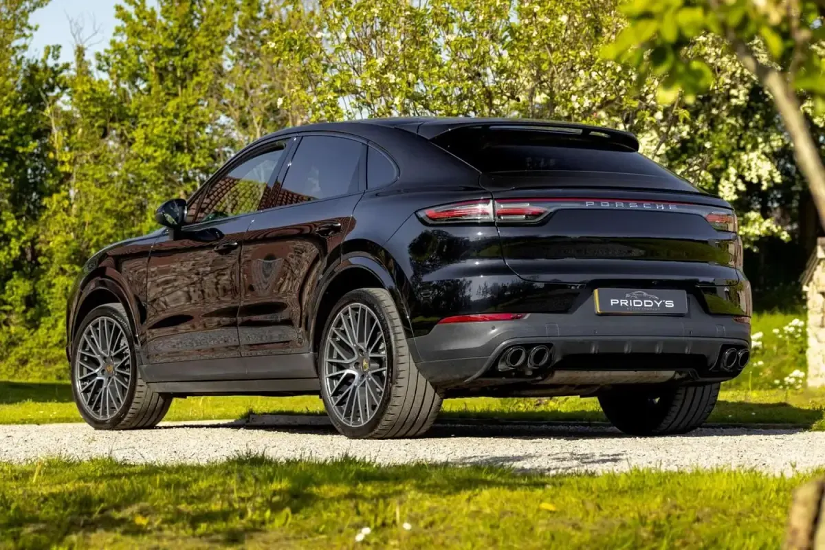 Usado Porsche Cayenne 340 HP (250 kW) 2021 Preto SUV