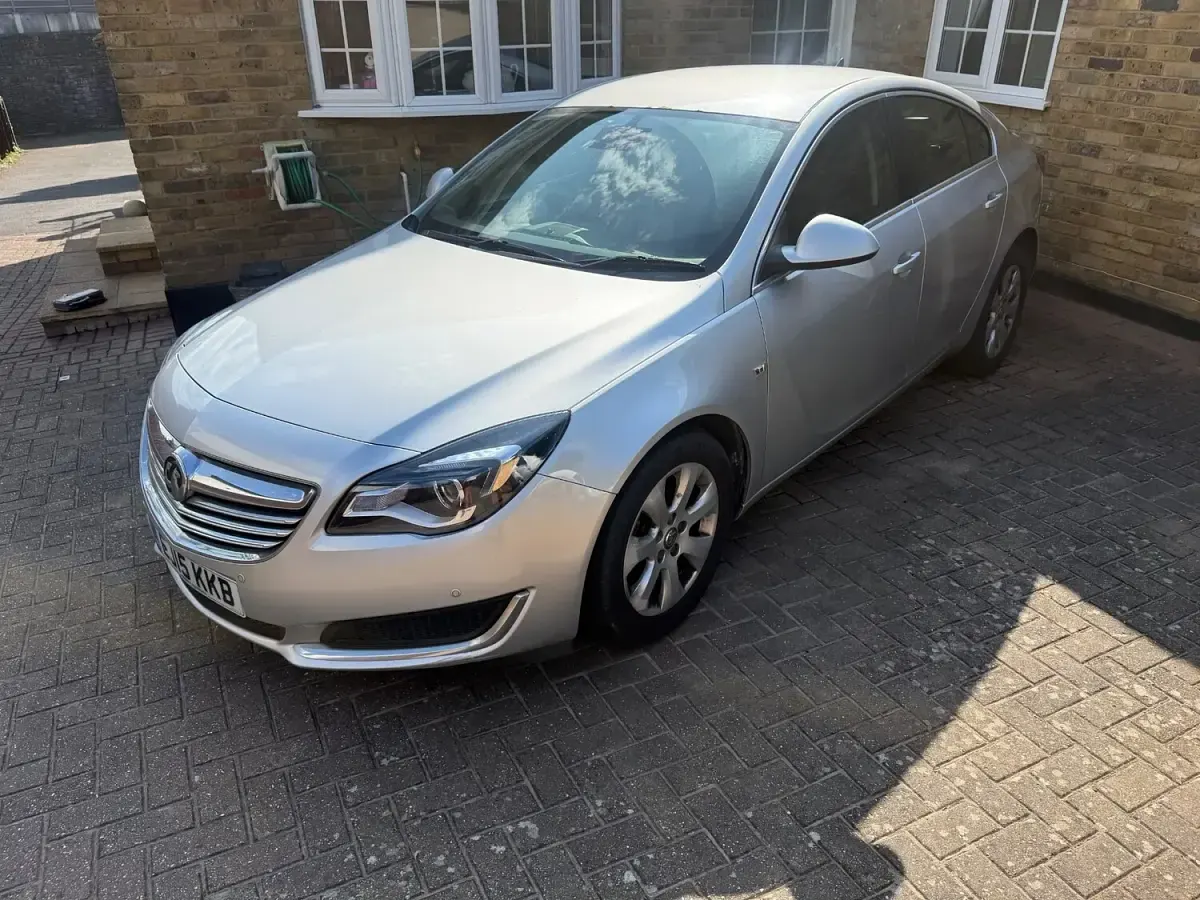 Used Vauxhall Insignia 140 HP (102 kW) 2015 Silver Hatchback