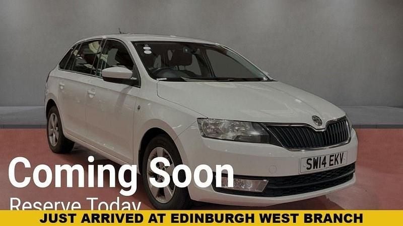 White Used 2014 Skoda Rapid SE Hatchback | £4,495 (Fair price) - Image 1/4