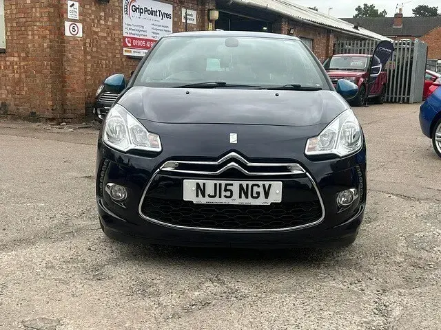 Used Citroën DS3 PureTech 110 HP (80 kW) 2015 Blue Hatchback