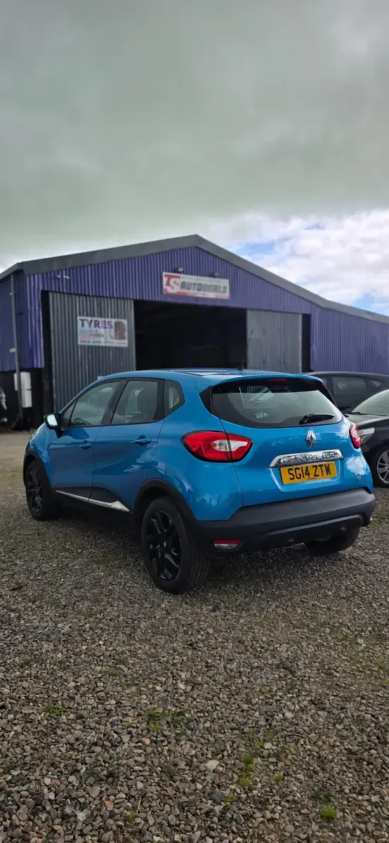 Used Renault Captur Dynamique 90 HP (66 kW) 2014 Blue SUV