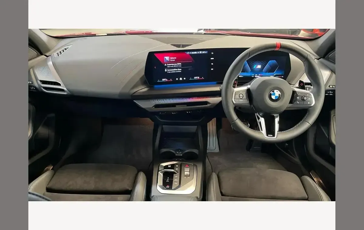 Usado BMW M135 Comfort Edition 296 CV (217 kW) 2026 Rojo Utilitario