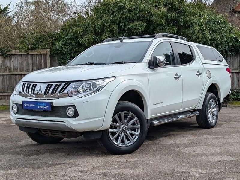 Used Mitsubishi L200 178 HP (130 kW) 2015 White Pickup