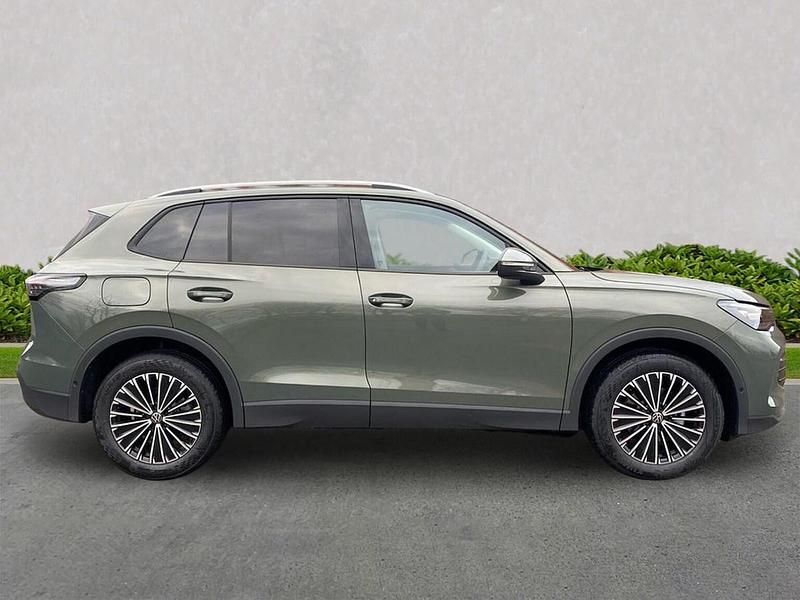 New VW Tiguan Match 130 HP (95 kW) 2026 Green SUV