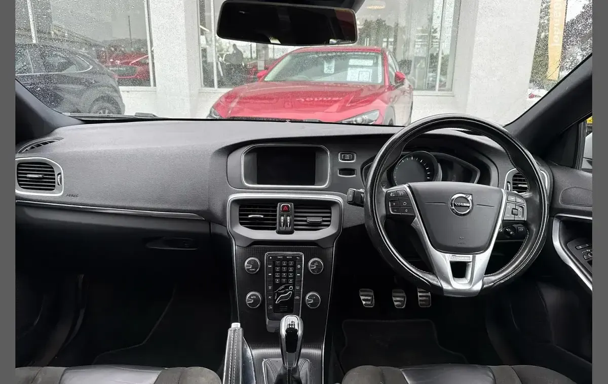 Used Volvo V40 R-Design 150 HP (110 kW) 2017 Grey Hatchback