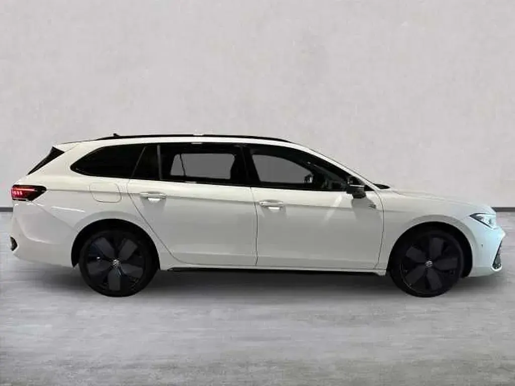 Used VW Passat R-line 272 HP (200 kW) 2026 White Estate