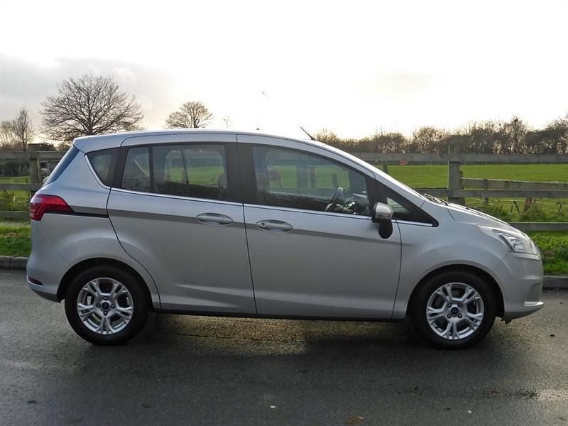 Used Ford B-MAX Zetec 90 HP (66 kW) 2014 Silver MPV
