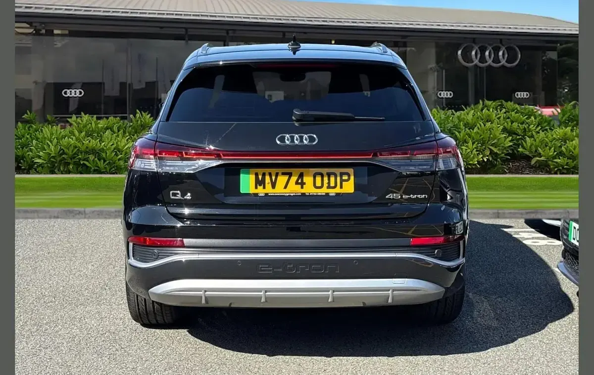 Second-hand Audi Q4 e-tron S-Line 210 kW (286 CP) 2024 Negru SUV