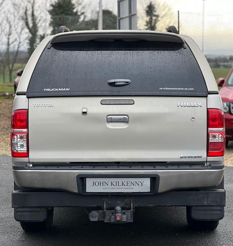 Used Toyota HiLux 171 HP (125 kW) 2014 Gold Pickup