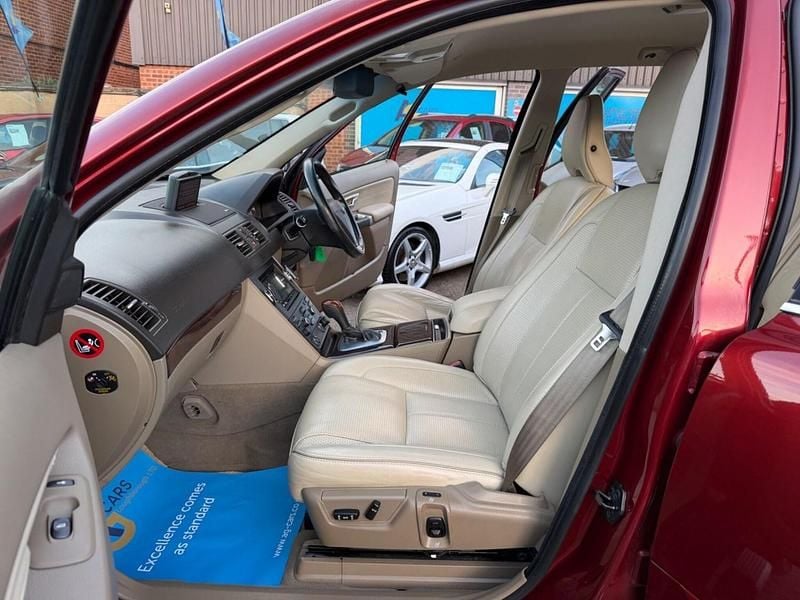 Used Volvo XC90 Executive 200 HP (147 kW) 2012 Red SUV