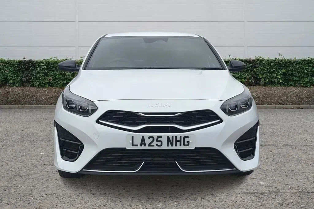 Used Kia Ceed GT-Line 138 HP (101 kW) 2025 White Hatchback