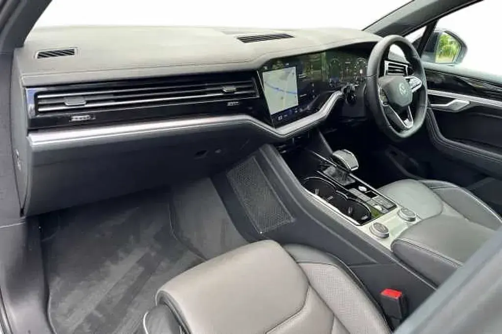 Used VW Touareg Black Edition 286 HP (210 kW) 2022 White SUV
