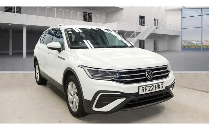 Used 2024 VW Tiguan Allspace Life SUV | £17,990 (Good price) - Image 1/2