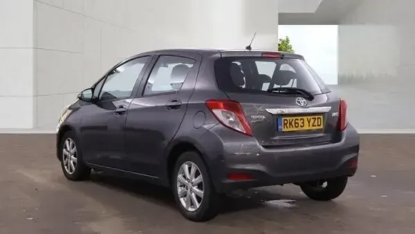 Used Toyota Yaris 90 HP (66 kW) 2013 Grey Hatchback