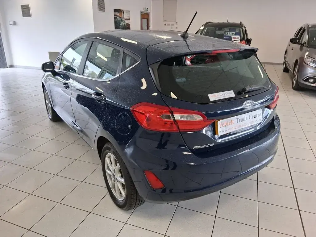 Używany Ford Fiesta Zetec 85 KM (62 kW) 2019 Niebieski Hatchback