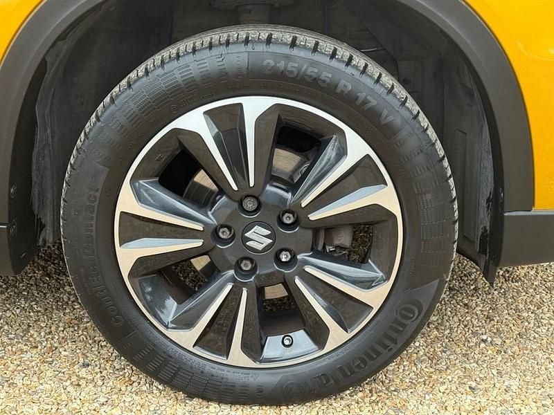 Used Suzuki Vitara SZ5 129 HP (94 kW) 2022 Solar yellow/black roof dual tone SUV