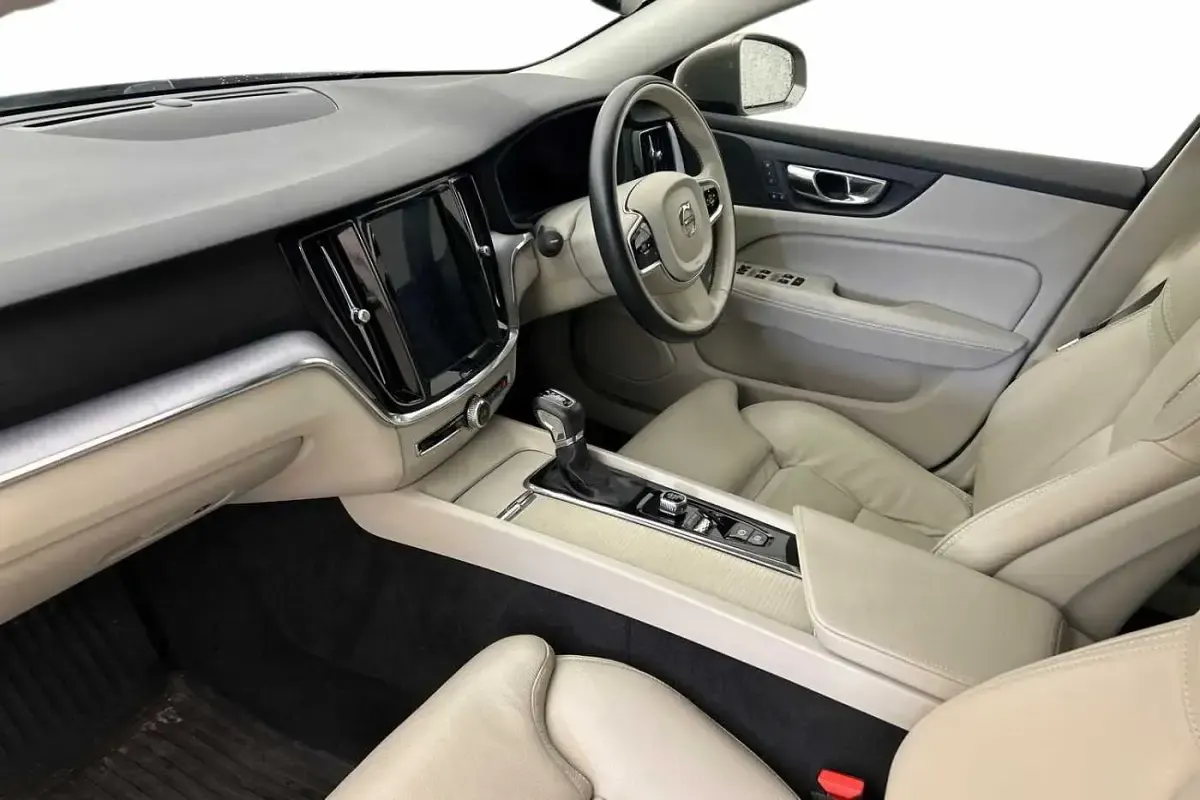 Used Volvo V60 CC Plus 188 HP (138 kW) 2019 Grey Estate
