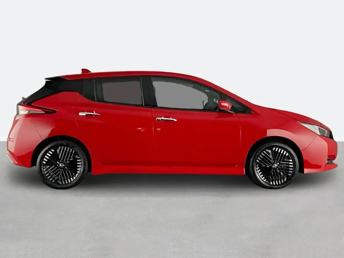 Used Nissan Leaf N-Connecta 110 kW (150 HP) 2022 Red Hatchback