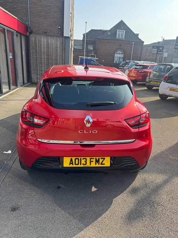 Used Renault Clio IV Dynamique 75 HP (55 kW) 2013 Red Hatchback