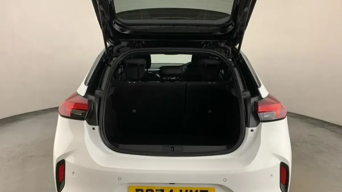Used Vauxhall Corsa S 74 HP (54 kW) 2024 White Hatchback