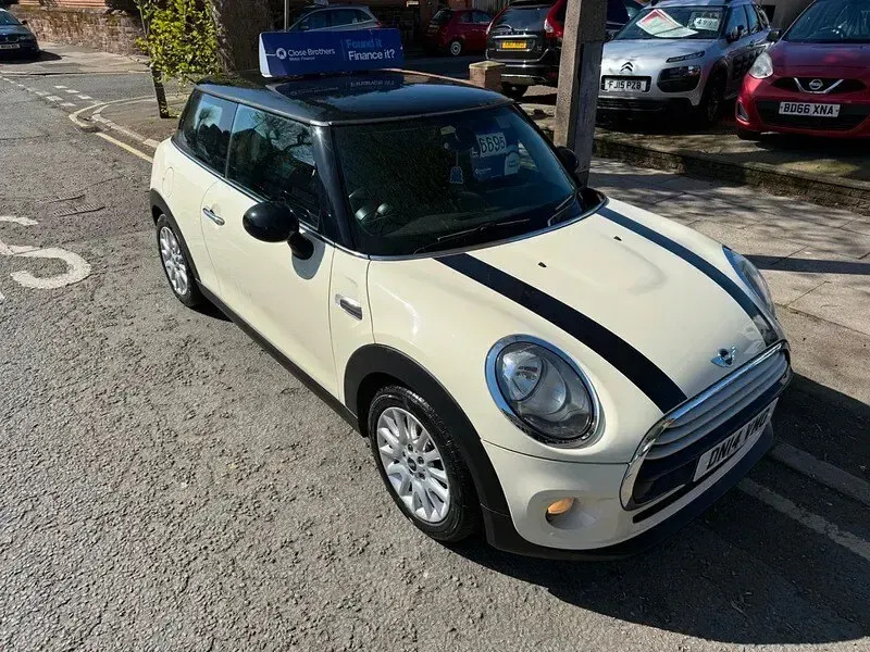 Used Mini Cooper Hatch 136 HP (100 kW) 2014 White Hatchback