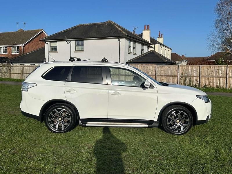 Used Mitsubishi Outlander 2014 White SUV
