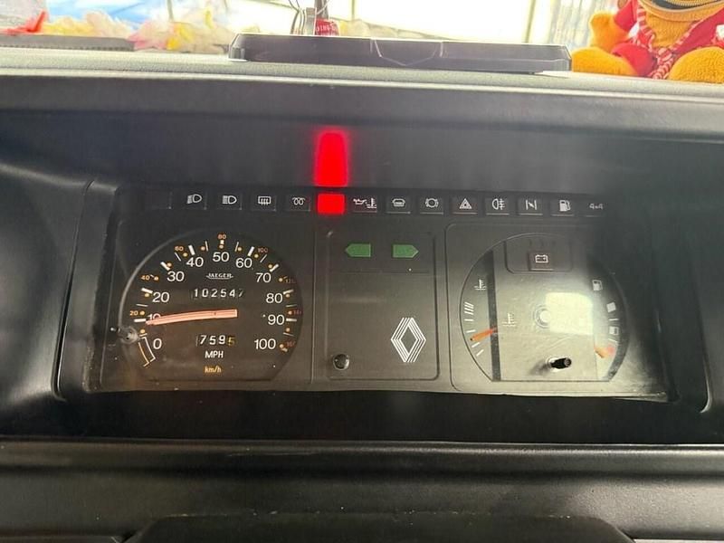 Used Renault Trafic 1991 Red MPV