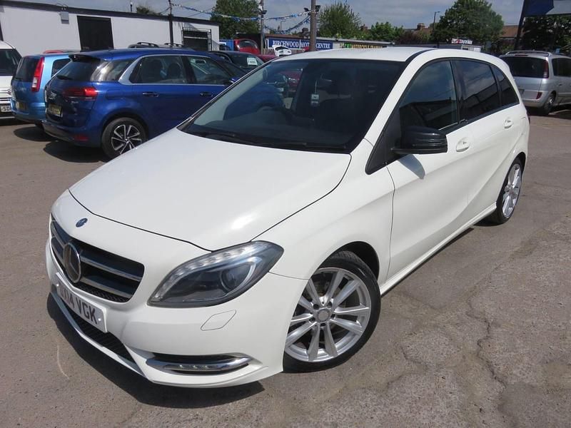White Used 2014 Mercedes B180 MPV | £4,190 (Good price) - Image 1/4