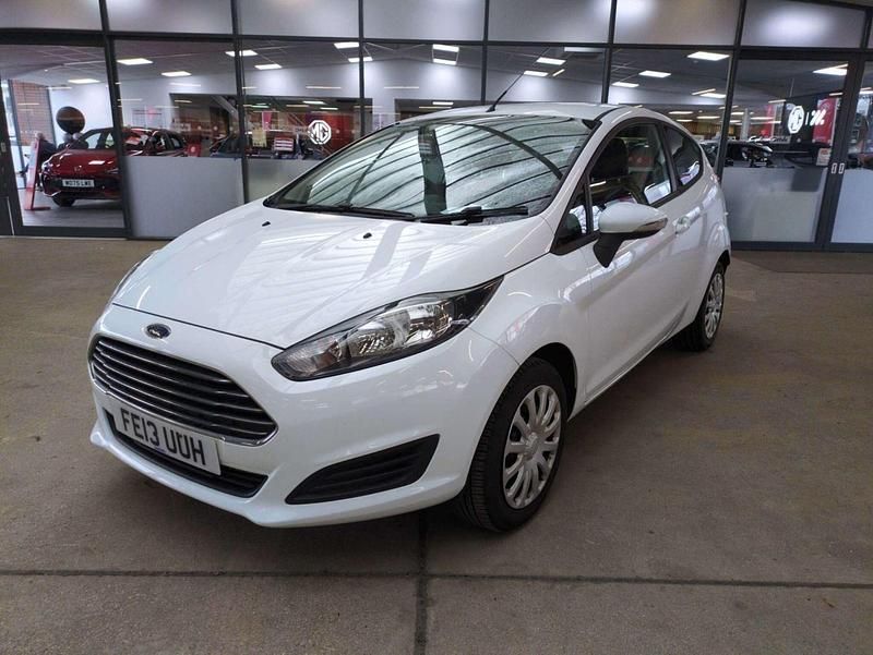 Used Ford Fiesta Style 82 HP (60 kW) 2013 White Hatchback
