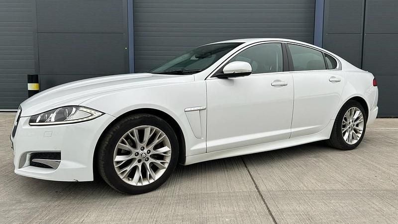 Used Jaguar XF 200 HP (147 kW) 2013 White Sedan