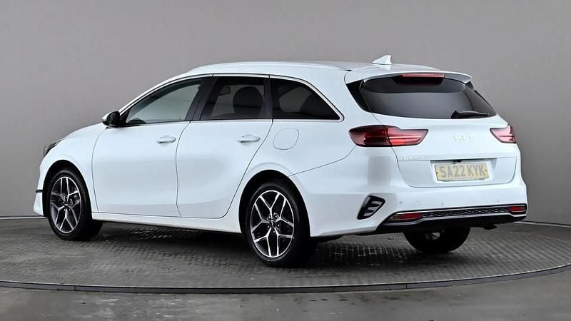 Used Kia Ceed 158 HP (116 kW) 2022 White Hatchback