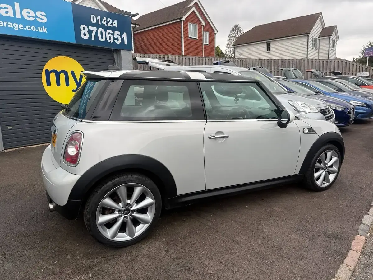 Used Mini Cooper Hatch 120 HP (88 kW) 2012 Silver Hatchback