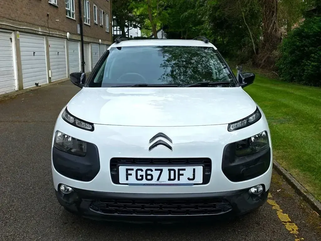 Usado Citroën C4 Cactus Flair 82 HP (60 kW) 2017 Branco Citadino