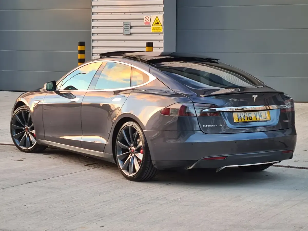 Used Tesla Model S Performance 503 kW (685 HP) 2016 Silver Hatchback