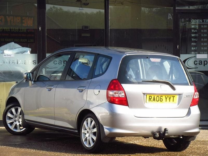 Used Honda Jazz SE 83 HP (61 kW) 2006 Silver Hatchback
