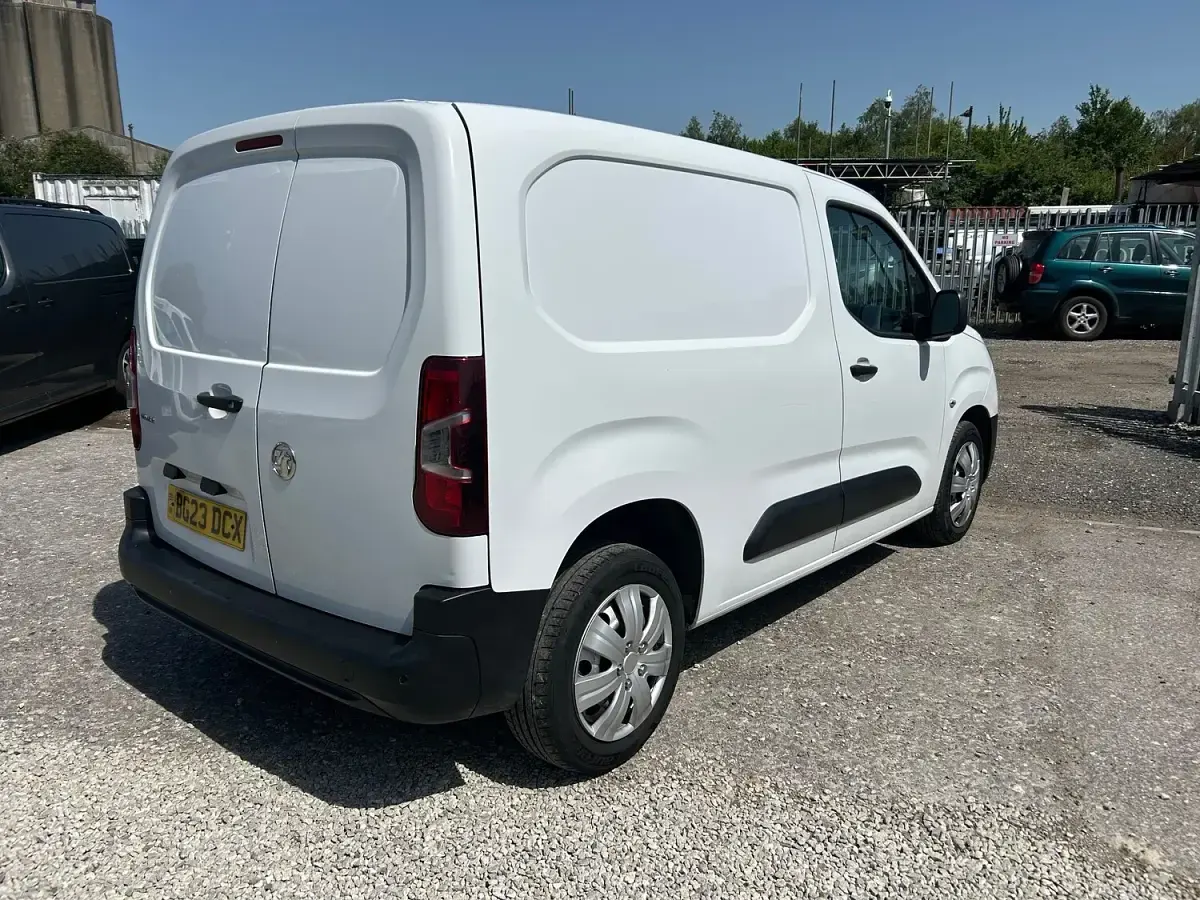 Used Vauxhall Combo S 100 HP (73 kW) 2023 White MPV
