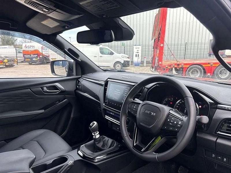 New Isuzu D-Max 163 HP (119 kW) 2025 Orange Pickup