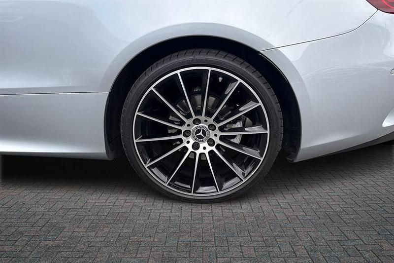 Usado Mercedes E300 AMG line 258 HP (189 kW) 2022 Prateado Coupé