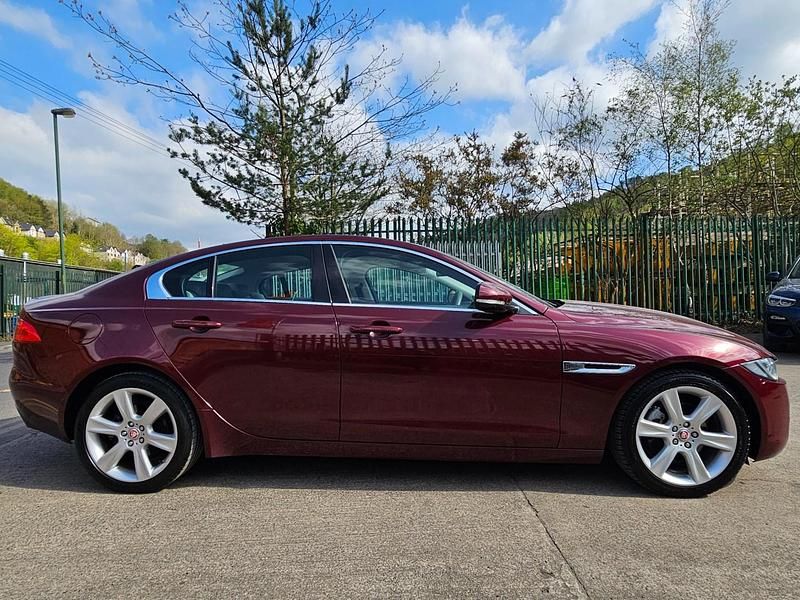Used Jaguar XE Portfolio 180 HP (132 kW) 2015 Red Sedan