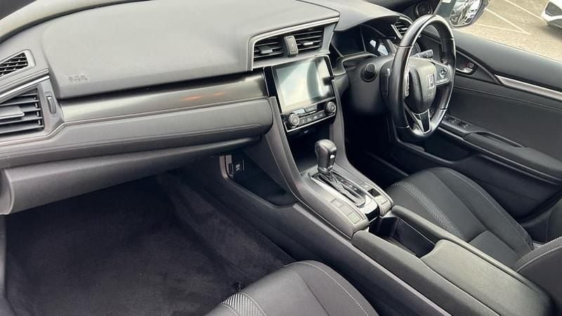 Used Honda Civic SR 126 HP (92 kW) 2018 White Hatchback