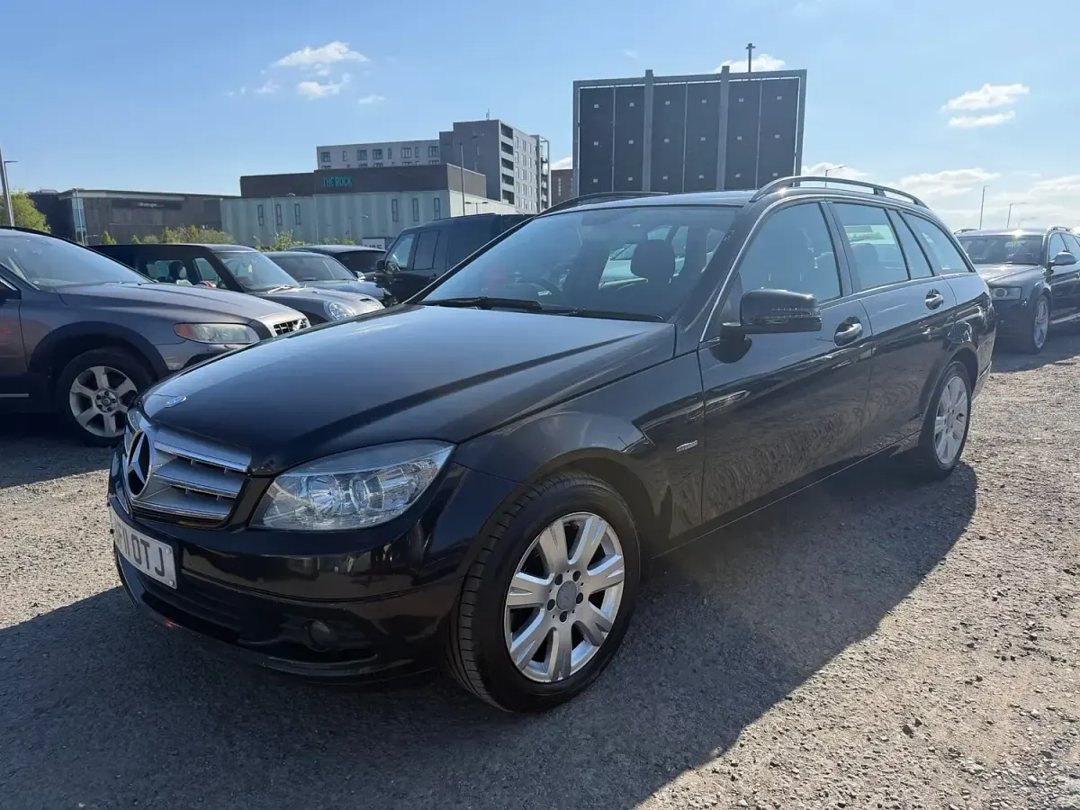 Käytetty Mercedes C220 Executive 2011 Musta Farmari