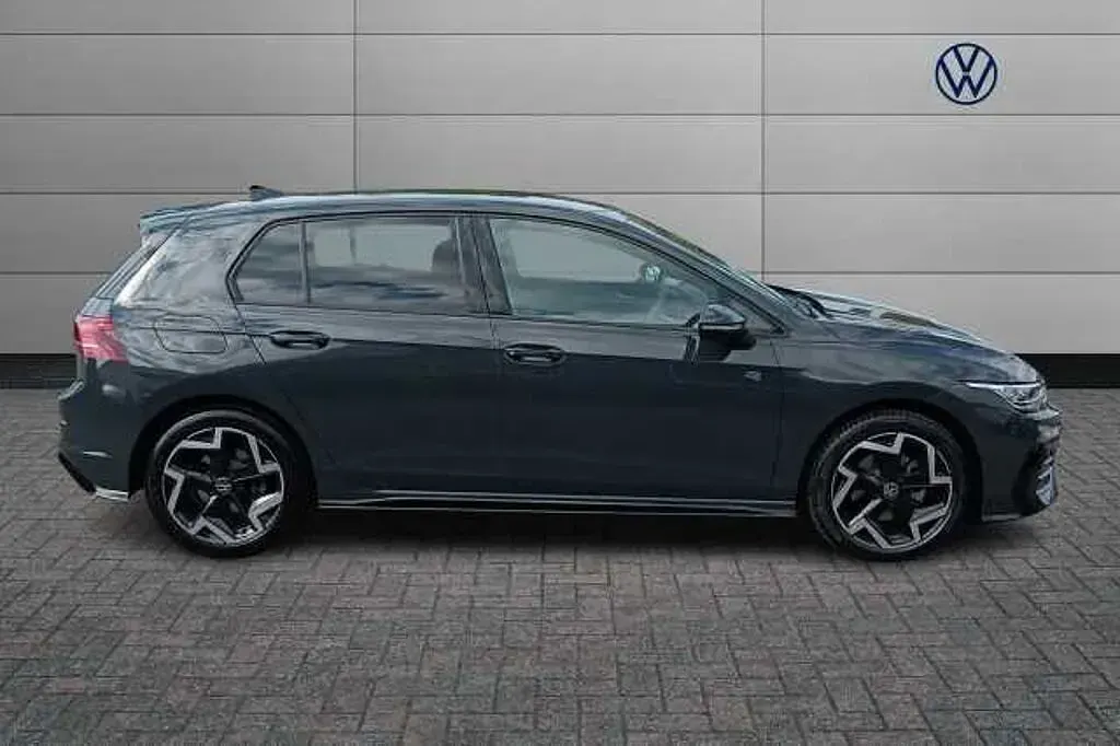 Second-hand VW Golf VIII 150 CP (110 kW) 2025